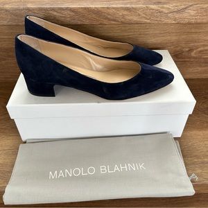 Manolo Blahnik Suede pumps